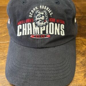 NWT Vintage Huskies 2004 Men’s and Women’s NCAA National Champions Hat
